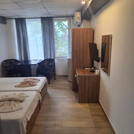 Zara Hotel *